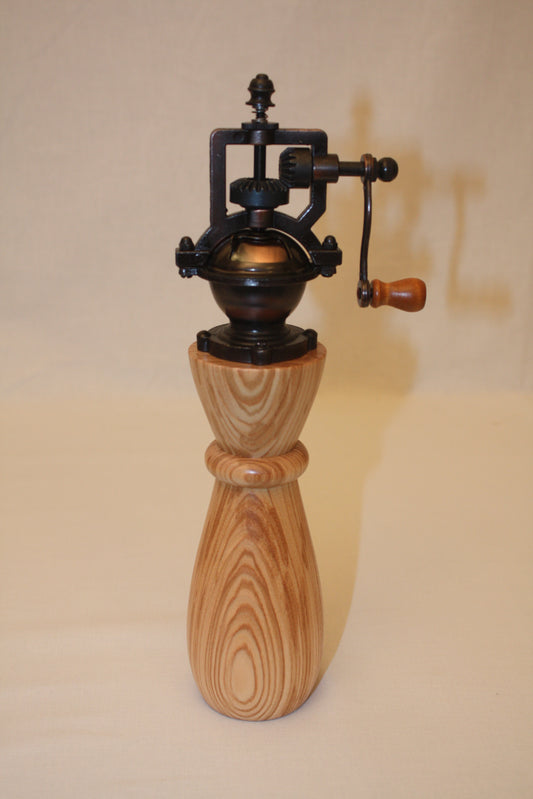 Moulin à poivre antique n°3