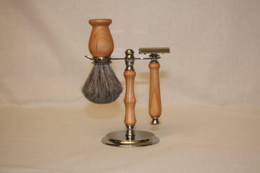 Rasoir de sûreté avec présentoir et blaireau n°4