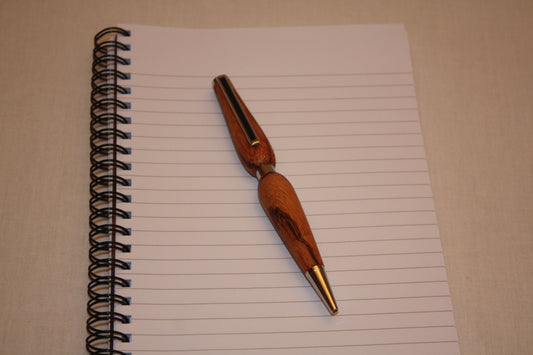 Stylo touné de manière artisanal en bois de serpent. Stylo quart-tournant à écriture noire.